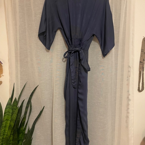 Kimono like wrap dress with peacock feathers - Picture 2 of 2